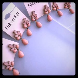 Set of four (4) bridesmaid earrings ✨